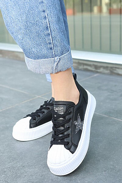 Piata Siyah Cilt Beyaz Tabanlı Bağcıklı Spor Ayakkabı