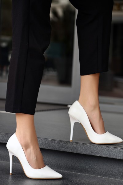 Hillar Beyaz Cilt Stiletto Ayakkabı Hillar Beyaz Cilt Stiletto Ayakkabı