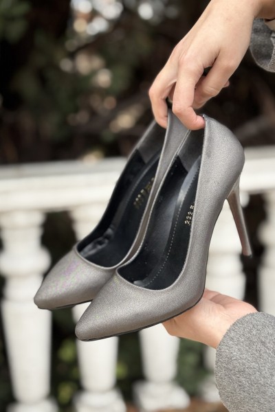 Hillar Platin Saten Stiletto Ayakkabı Hillar Platin Saten Stiletto Ayakkabı