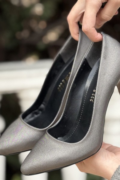 Hillar Platin Saten Stiletto Ayakkabı Hillar Platin Saten Stiletto Ayakkabı
