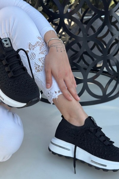 Cilla Siyah Triko Boncuk İşlemeli Spor Ayakkabı Cilla Siyah Triko Boncuk İşlemeli Spor Ayakkabı