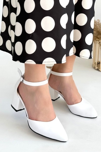 Mulen Beyaz Cilt Topuklu Ayakkabı Mulen Beyaz Cilt Topuklu Ayakkabı