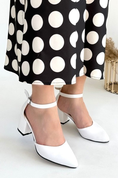 Mulen Beyaz Cilt Topuklu Ayakkabı Mulen Beyaz Cilt Topuklu Ayakkabı
