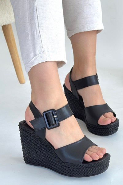 Wowo Siyah Cilt Dolgu Topuk Sandalet Wowo Siyah Cilt Dolgu Topuk Sandalet