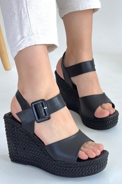 Wowo Siyah Cilt Dolgu Topuk Sandalet Wowo Siyah Cilt Dolgu Topuk Sandalet