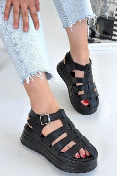 Toten Siyah Cilt Kemerli Sandalet Toten Siyah Cilt Kemerli Sandalet