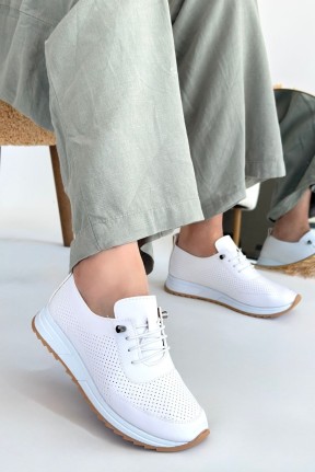 Tone Beyaz Cilt Bağcıklı Spor Ayakkabı Tone Beyaz Cilt Bağcıklı Spor Ayakkabı
