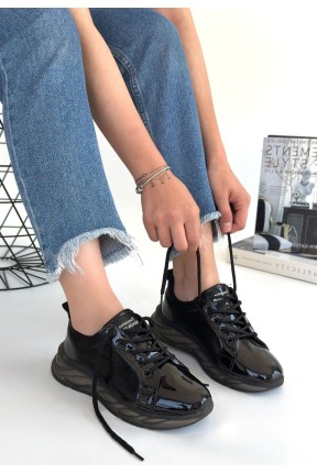 Piona Siyah Rugan Gri Tabanlı Spor Ayakkabı Piona Siyah Rugan Gri Tabanlı Spor Ayakkabı