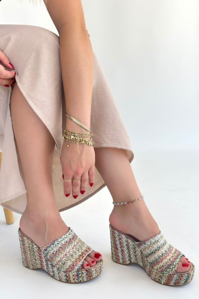 Tlay Kilim Desenli Dolgu Topuk Terlik Tlay Kilim Desenli Dolgu Topuk Terlik