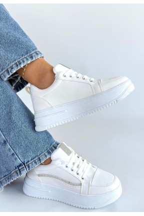 Natte Beyaz Cilt Bağcıklı Spor Ayakkabı Natte Beyaz Cilt Bağcıklı Spor Ayakkabı