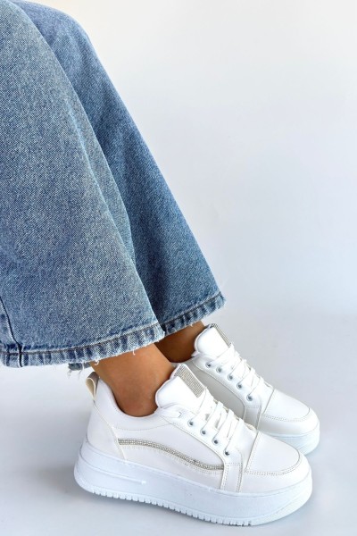 Natte Beyaz Cilt Bağcıklı Spor Ayakkabı Natte Beyaz Cilt Bağcıklı Spor Ayakkabı