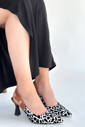 Toran Beyaz Rugan Siyah Süet Detaylı Topuklu Ayakkabı Toran Beyaz Rugan Siyah Süet Detaylı Topuklu Ayakkabı