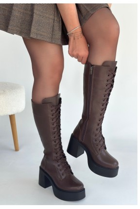 Guay Kahverengi Cilt Bağcıklı Topuklu Çizme Guay Kahverengi Cilt Bağcıklı Topuklu Çizme