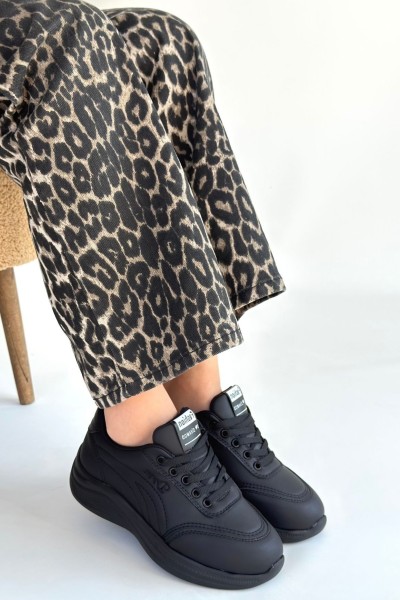 Yejja Siyah Cilt Bağcıklı Spor Ayakkabı Yejja Siyah Cilt Bağcıklı Spor Ayakkabı