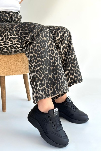 Yejja Siyah Cilt Bağcıklı Spor Ayakkabı Yejja Siyah Cilt Bağcıklı Spor Ayakkabı