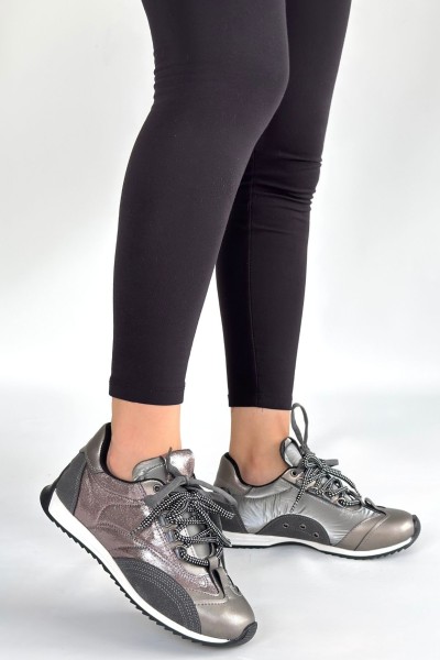 Ranu Platin Cilt Paraşüt Detaylı Bağcıklı Spor Ayakkabı Ranu Platin Cilt Paraşüt Detaylı Bağcıklı Spor Ayakkabı