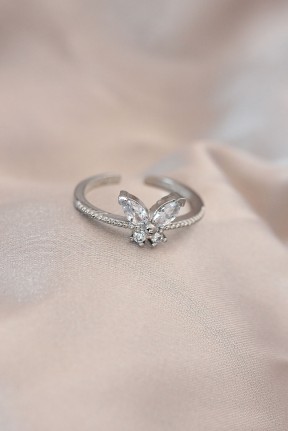 Ayarlamalı Gümüş Renk Metal Zirkon Taş Ve Kristal Taşlı Kelebek Model Yüzük Ayarlamalı Gümüş Renk Metal Zirkon Taş Ve Kristal Taşlı Kelebek Model Yüzük