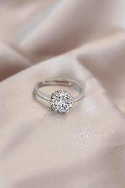 Ayarlamalı Gümüş Renk Metal Zirkon Ve Kristal Taşlı Oval Model Yüzük Ayarlamalı Gümüş Renk Metal Zirkon Ve Kristal Taşlı Oval Model Yüzük