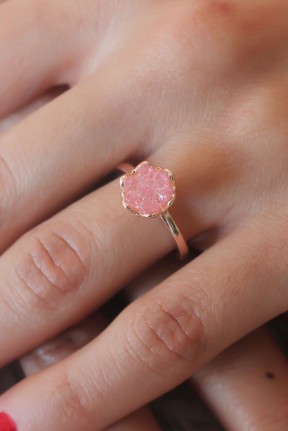 Pembe Lotus çiçek Figür Gold Renk Kadın Yüzük Pembe Lotus çiçek Figür Gold Renk Kadın Yüzük