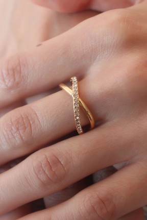 Gold Renk Zirkon Taşlı Kadın Yüzük Gold Renk Zirkon Taşlı Kadın Yüzük