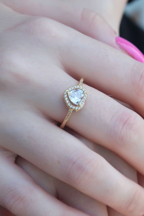Gold Renk Zirkon Taşlı Kalp Model Charm Pirinç Kadın Yüzük Gold Renk Zirkon Taşlı Kalp Model Charm Pirinç Kadın Yüzük