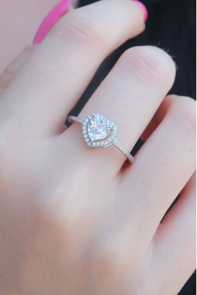 Gümüş Renk Zirkon Taşlı Kalp Model Charm Pirinç Kadın Yüzük Gümüş Renk Zirkon Taşlı Kalp Model Charm Pirinç Kadın Yüzük