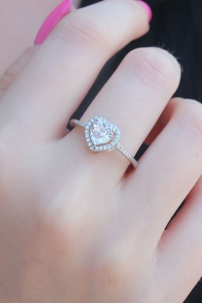 Gümüş Renk Zirkon Taşlı Kalp Model Charm Pirinç Kadın Yüzük Gümüş Renk Zirkon Taşlı Kalp Model Charm Pirinç Kadın Yüzük