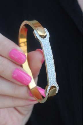 316l çelik Gold Renk Zirkon Taşlı Kadın Kelepçe 316l çelik Gold Renk Zirkon Taşlı Kadın Kelepçe