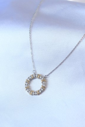 316l çelik Gümüş Renk Zirkon Taşlı Gold Detay Xoxo Kadın Kolye 316l çelik Gümüş Renk Zirkon Taşlı Gold Detay Xoxo Kadın Kolye