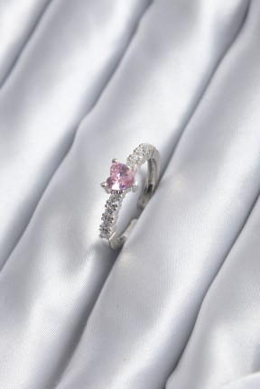Gümüş Renk Zirkon Taşlı Pembe Kristal Kalp Model Kadın Yüzük Gümüş Renk Zirkon Taşlı Pembe Kristal Kalp Model Kadın Yüzük