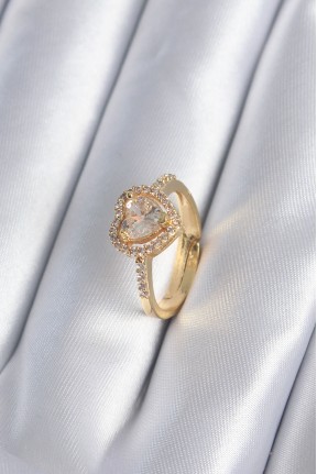 Pirinç Gold Renk Zirkon Taşlı Kalp Charm Model Kadın Yüzük Pirinç Gold Renk Zirkon Taşlı Kalp Charm Model Kadın Yüzük