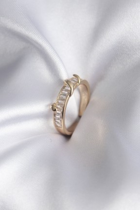 Pirinç Gold Renk Su Yolu Zirkon Taşlı Model Kadın Yüzük Pirinç Gold Renk Su Yolu Zirkon Taşlı Model Kadın Yüzük