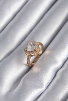 Pirinç Gold Renk Zirkon Taşlı Kalp Charm Model Kadın Yüzük Pirinç Gold Renk Zirkon Taşlı Kalp Charm Model Kadın Yüzük