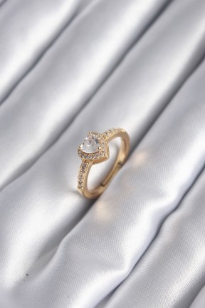 Pirinç Gold Renk Zirkon Taşlı Kalp Charm Model Kadın Yüzük Pirinç Gold Renk Zirkon Taşlı Kalp Charm Model Kadın Yüzük