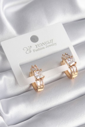 Pirinç Gold Renk Kare Zirkon Taşlı Kadın Küpe Pirinç Gold Renk Kare Zirkon Taşlı Kadın Küpe