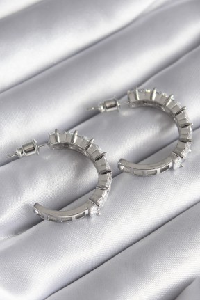 Pirinç Gümüş Renk Zirkon Taşlı Halka Model Kadın Küpe Pirinç Gümüş Renk Zirkon Taşlı Halka Model Kadın Küpe