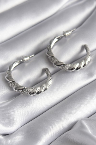 Pirinç Gümüş Renk Zirkon Taşlı Sarmal Model Kadın Küpe Pirinç Gümüş Renk Zirkon Taşlı Sarmal Model Kadın Küpe