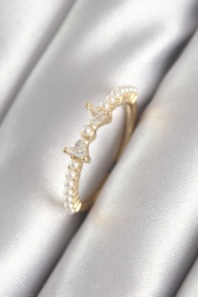 Pirinç Gold Renk Zirkon Taşlı Kurdele İnci Detay Kadın Yüzük Pirinç Gold Renk Zirkon Taşlı Kurdele İnci Detay Kadın Yüzük