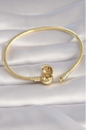 Pirinç Gold Renk İşleme Detay Charm Model Kadın Bileklik