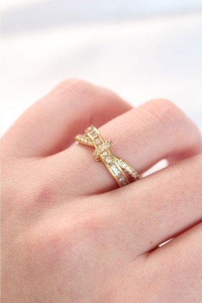 Kıvrım Model Gold Renk Zirkon Taşlı Ayarlanabilir Yüzük Kıvrım Model Gold Renk Zirkon Taşlı Ayarlanabilir Yüzük