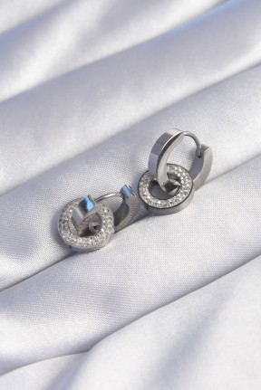 316l çelik Gümüş Renk Zirkon Taşlı İç İçe Geçmeli Oval Küpe 316l çelik Gümüş Renk Zirkon Taşlı İç İçe Geçmeli Oval Küpe