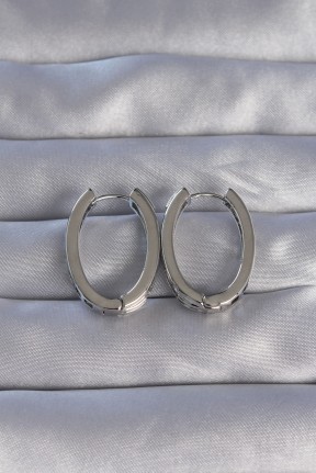 Pirinç Gümüş Renk Zirkon Taşlı Oval Model Küpe Pirinç Gümüş Renk Zirkon Taşlı Oval Model Küpe
