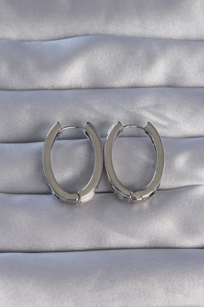 Pirinç Gümüş Renk Zirkon Taşlı Oval Model Küpe Pirinç Gümüş Renk Zirkon Taşlı Oval Model Küpe