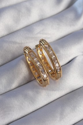Pirinç Gold Renk Zirkon Taşlı Oval Model Küpe Pirinç Gold Renk Zirkon Taşlı Oval Model Küpe