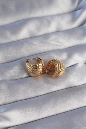 Pirinç Gold Renk Tırtıklı Minimal Bombeli Tasarım Küpe Pirinç Gold Renk Tırtıklı Minimal Bombeli Tasarım Küpe