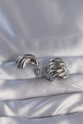 Pirinç Gümüş Renk Tırtıklı Bombe Model Küpe Pirinç Gümüş Renk Tırtıklı Bombe Model Küpe