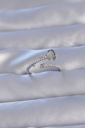 Pirinç Gümüş Renk Zirkon Taşlı İncili Satürn Model Ayarlanabilir Yüzük Pirinç Gümüş Renk Zirkon Taşlı İncili Satürn Model Ayarlanabilir Yüzük