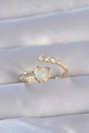 Pirinç Gold Renk Zirkon Taşlı Sedefli Kalp Model Ayarlanabilir Yüzük Pirinç Gold Renk Zirkon Taşlı Sedefli Kalp Model Ayarlanabilir Yüzük