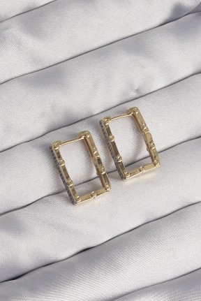 Pirinç Gold Renk Zirkon Taşlı Dikdörtgen Model Seranay Küpe Pirinç Gold Renk Zirkon Taşlı Dikdörtgen Model Seranay Küpe