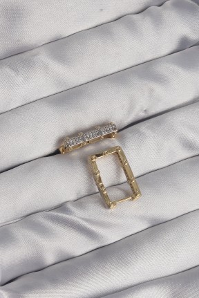 Pirinç Gold Renk Zirkon Taşlı Dikdörtgen Model Seranay Küpe Pirinç Gold Renk Zirkon Taşlı Dikdörtgen Model Seranay Küpe